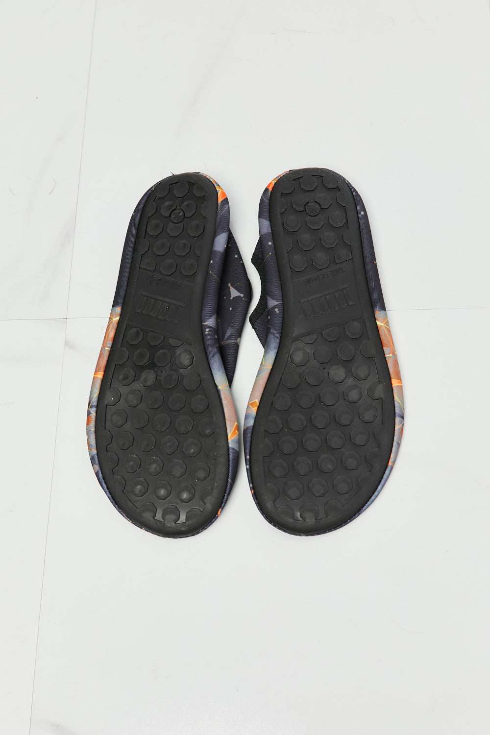 MMshoes On The Shore Water Shoes in Black/Orange