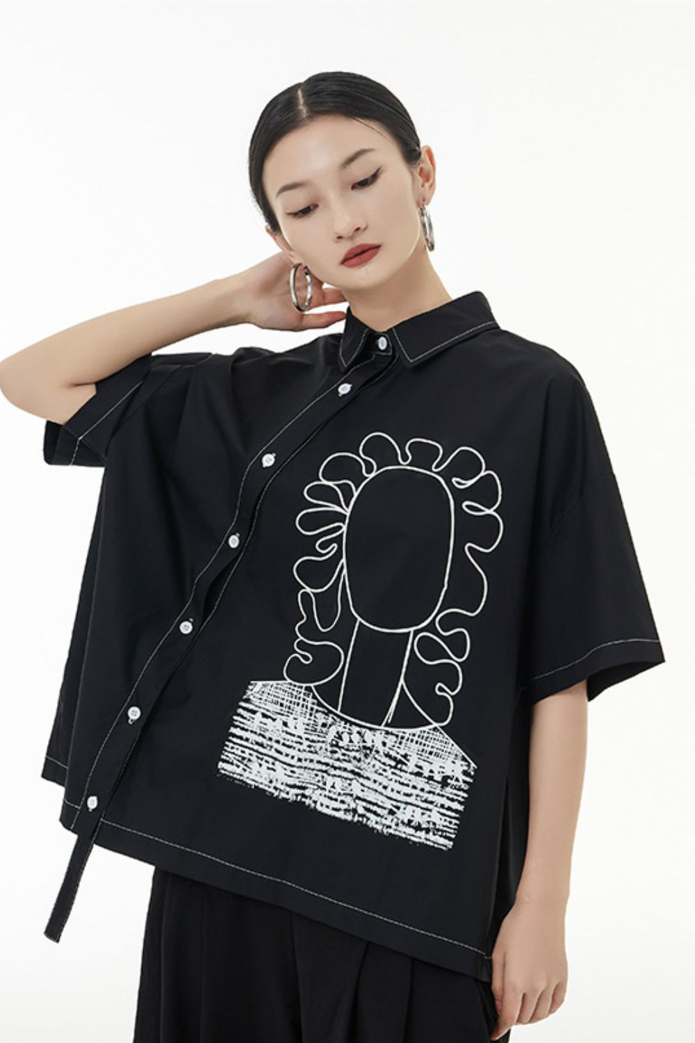 Graphic Contrast Stitching Half Sleeve Shirt