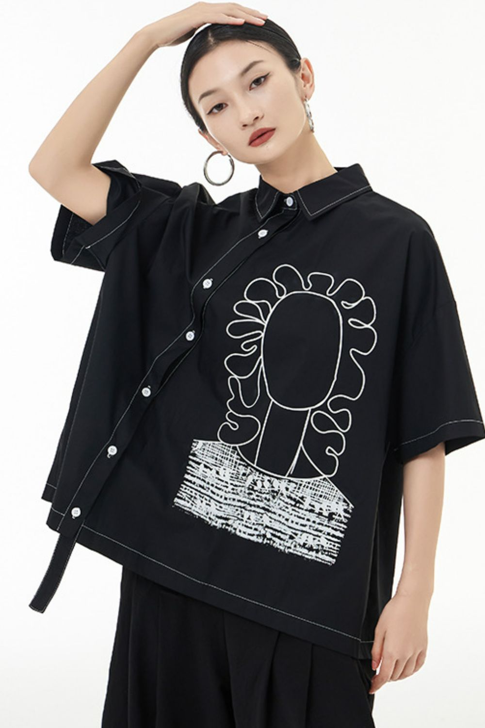 Graphic Contrast Stitching Half Sleeve Shirt