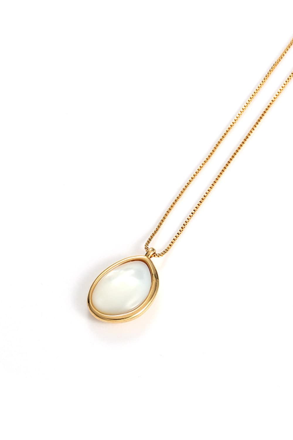 Oval Shell Pendant Layered Necklace - Marie Lashaays 